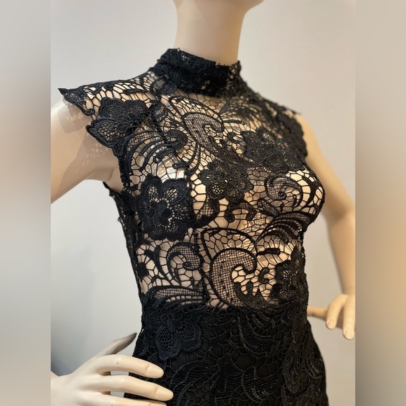 XENIA BOUTIQUE | Mini lace dress in black in Size 2 - Picture 3 of 10